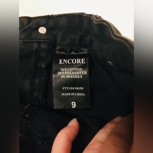 Shorts - Picture 5 of 5